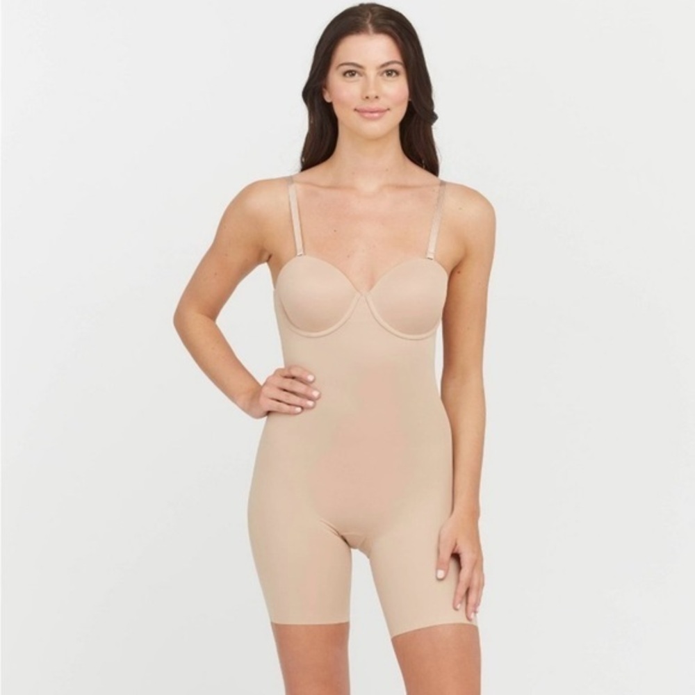 NWT ASSETS by SPANX Women's Flawless Finish Cupped Midthigh Bodysuit - Beige M